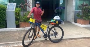 Piauiense que já pedalou mais de 600 mil km e conheceu 67 países visita Pedro Afonso